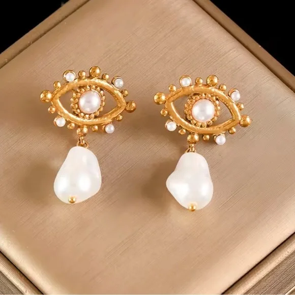 Pearl Eye Elegant Gold Earrings - Picture 4 of 6